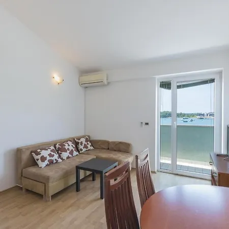 Apartments Riva Medulin Exterior photo